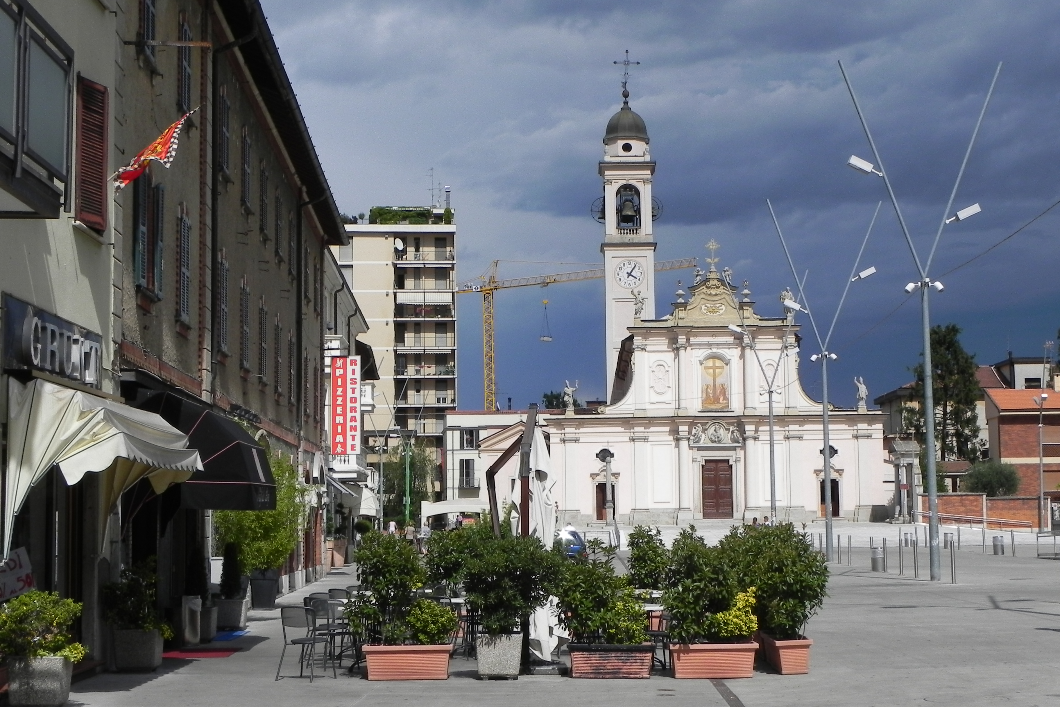 Cinisello Balsamo, Piazza Gramsci