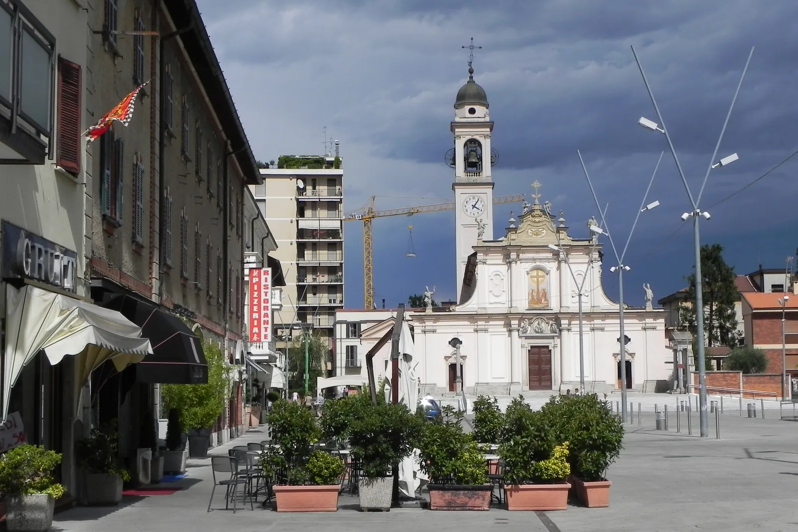 Cinisello Balsamo, Piazza Gramsci